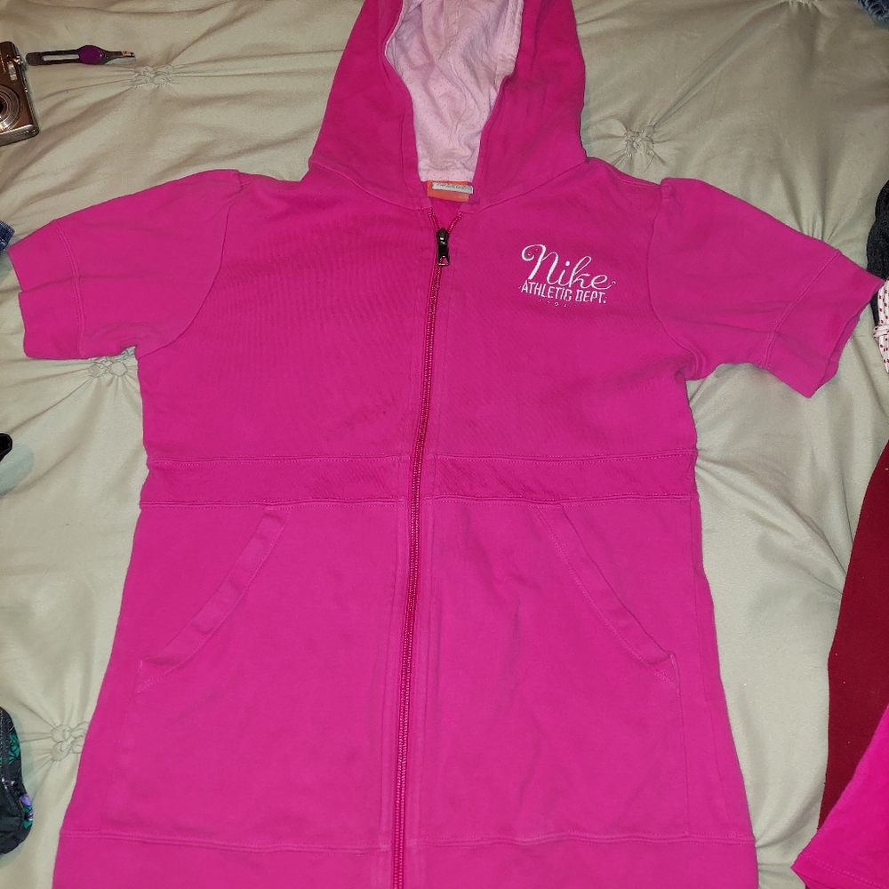 Girls Nike short sleeve sweatshirt